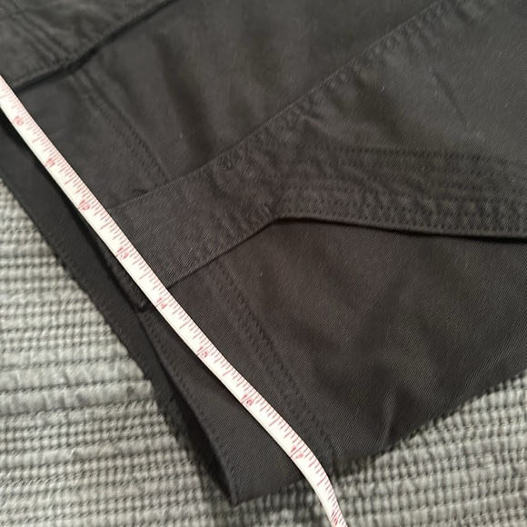 Frame || NWOT || Washed Black Cargo Cropped Pants - Picture 5 of 11